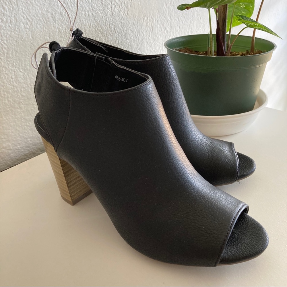 NWT GAP Black Block Heel Sandals sz 6